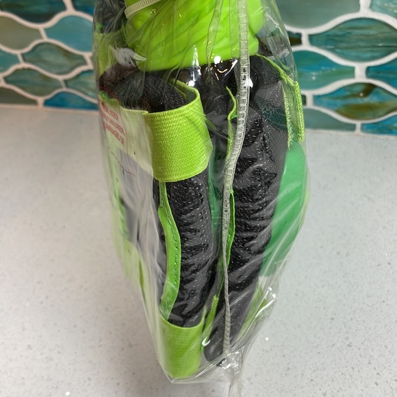 Z Kids Dinosaur Protective Gear Elbow Pads Knee Pads and Dino Squeaky Toy Green - Picture 8 of 8